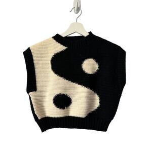 Ying & Yang Black and White Crop Sleeveless Sweater size Small